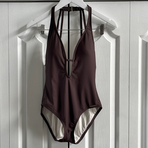 ☀️🏝️VINCE CAMUTO Plunging V-neck Swimsuit 8 - Picture 5 of 12
